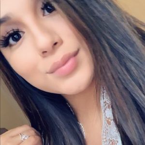 Meet your Posher, Daniela